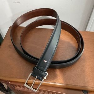 TO,MY HILFIGER BLACK LEATHER DRESS BELT SIZE 58-60